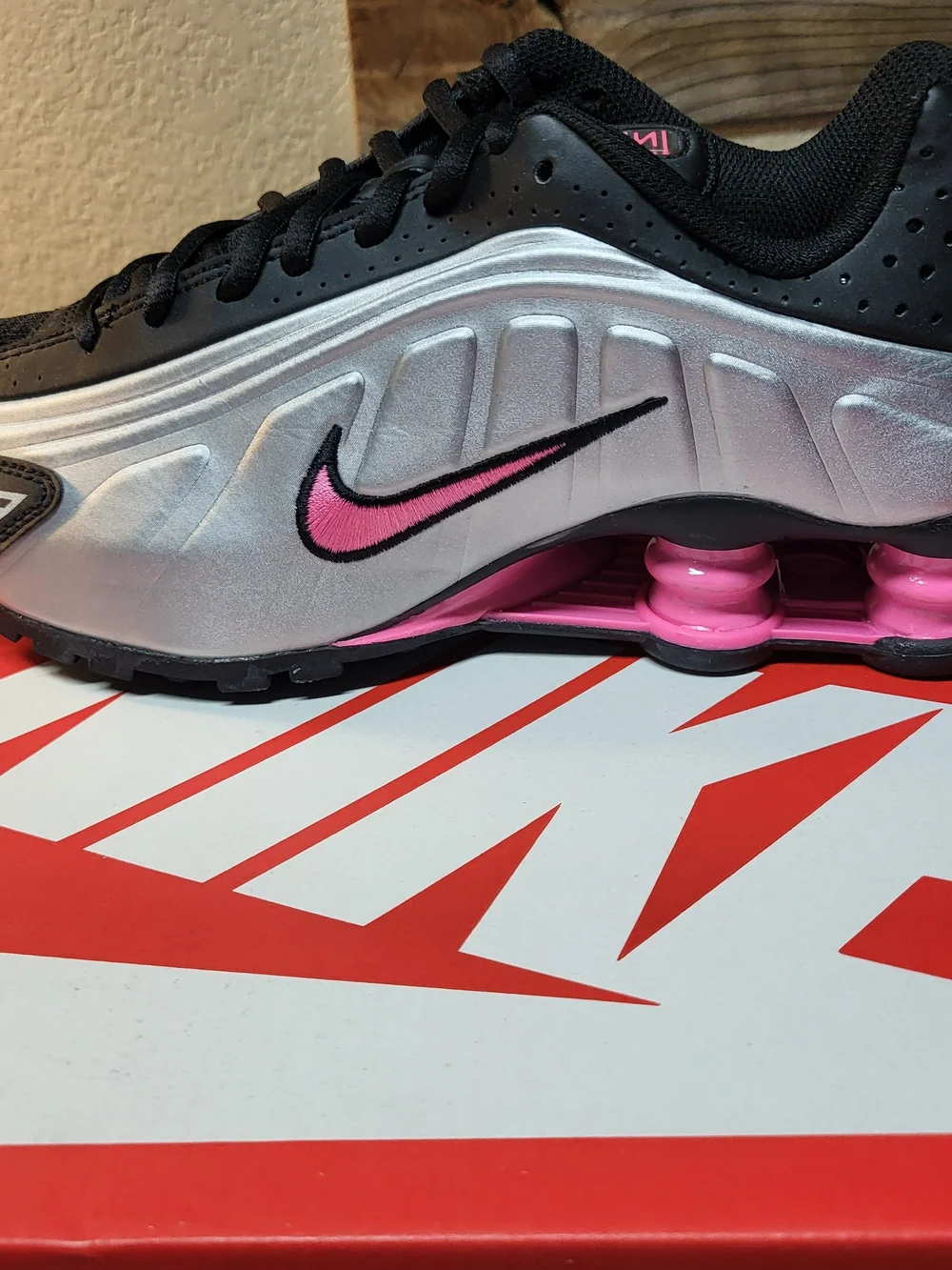 *NEW* Nike Shox R4 GS Silver Black Metallic Silver Pink Size 5.5Y Women’s 7